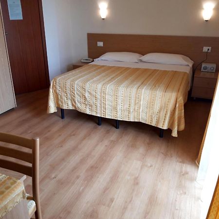 Hotel Mariani リド・ディ・カマイオーレ エクステリア 写真