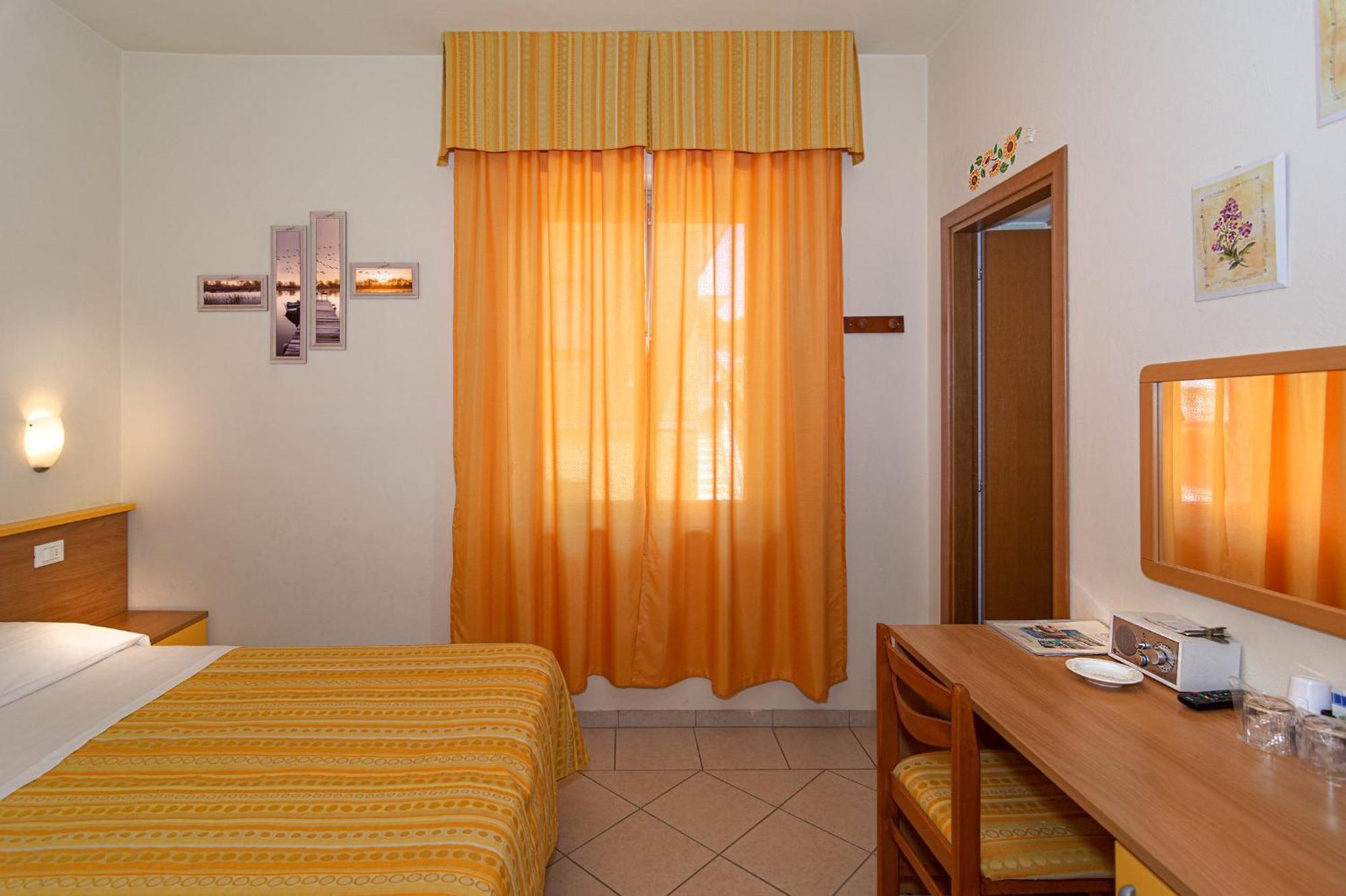 Hotel Mariani リド・ディ・カマイオーレ エクステリア 写真