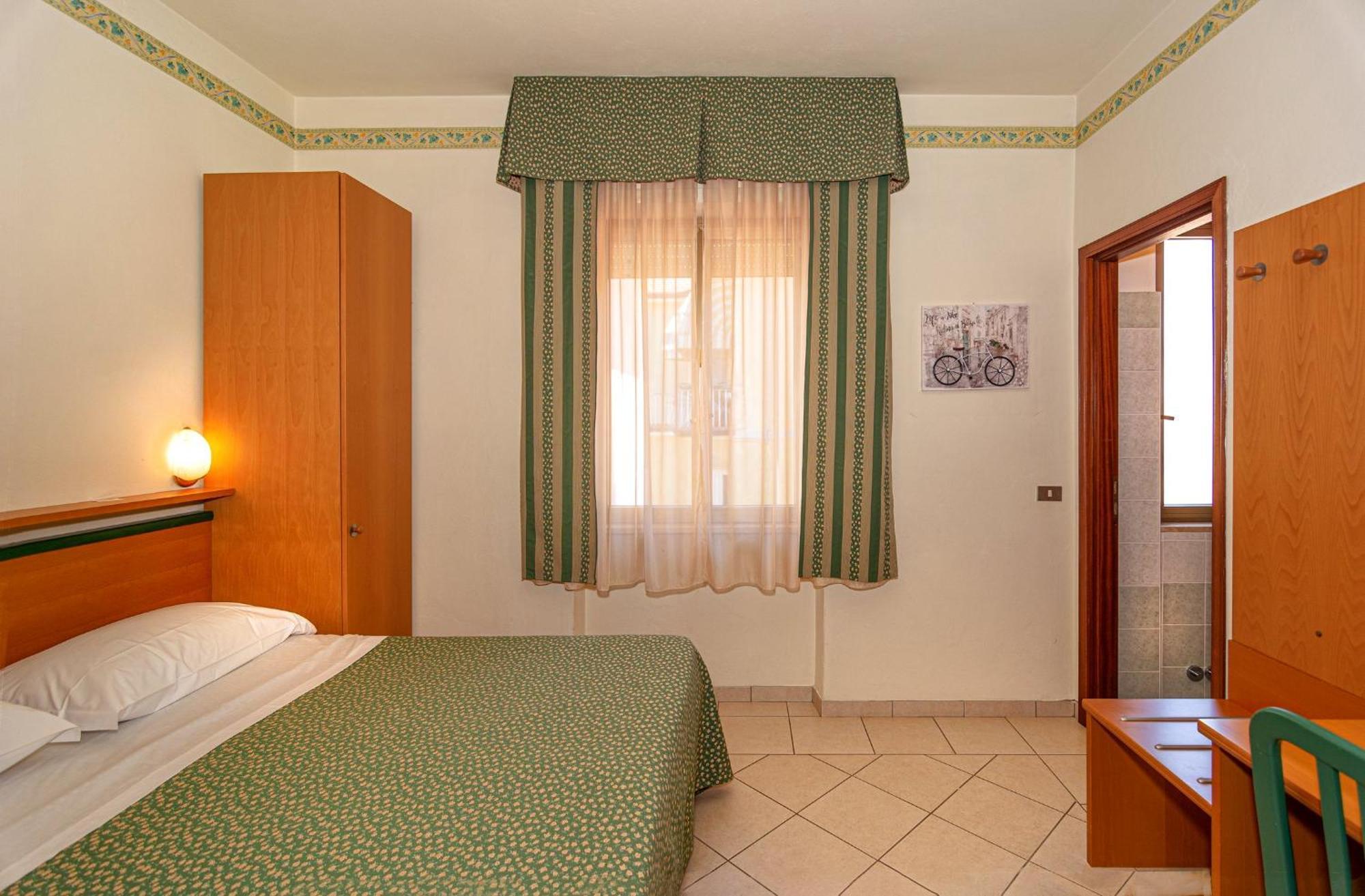 Hotel Mariani リド・ディ・カマイオーレ エクステリア 写真